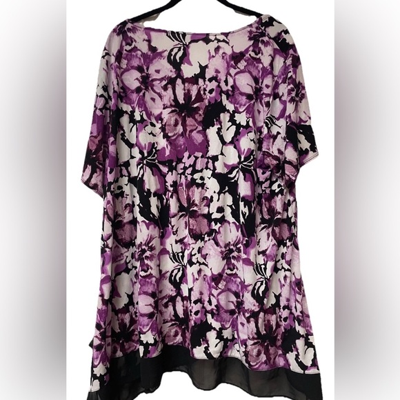 Tunic short sleeved blouse purple black floral Size 22/24W feminine,classic, - Picture 2 of 6